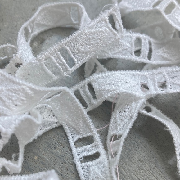 7 ft of of mid century 1960s white Swiss European cotton trim. Eyelet insert - Picture 2 of 6